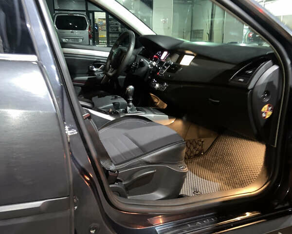 Серый Рено Лагуна, объемом двигателя 1.5 л и пробегом 275 тыс. км за 6150 $, фото 58 на Automoto.ua