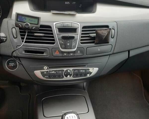 Серый Рено Лагуна, объемом двигателя 1.5 л и пробегом 240 тыс. км за 7000 $, фото 2 на Automoto.ua