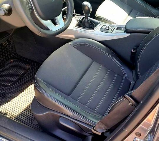 Серый Рено Лагуна, объемом двигателя 1.5 л и пробегом 247 тыс. км за 7800 $, фото 3 на Automoto.ua