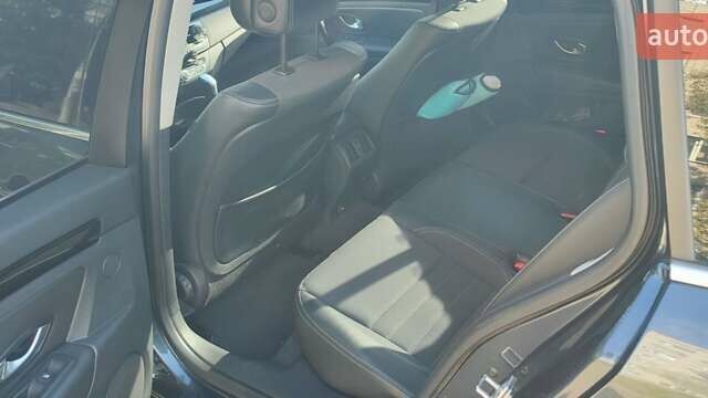 Серый Рено Лагуна, объемом двигателя 2 л и пробегом 300 тыс. км за 7900 $, фото 6 на Automoto.ua