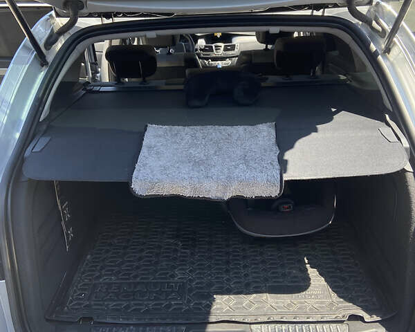 Серый Рено Лагуна, объемом двигателя 2 л и пробегом 246 тыс. км за 9000 $, фото 12 на Automoto.ua