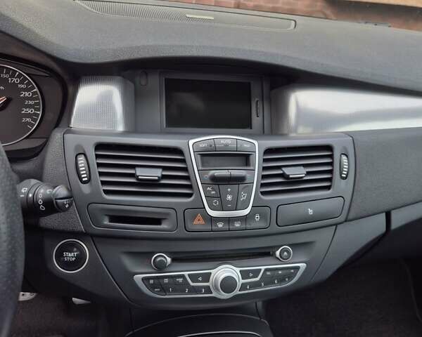 Серый Рено Лагуна, объемом двигателя 1.46 л и пробегом 204 тыс. км за 9400 $, фото 43 на Automoto.ua