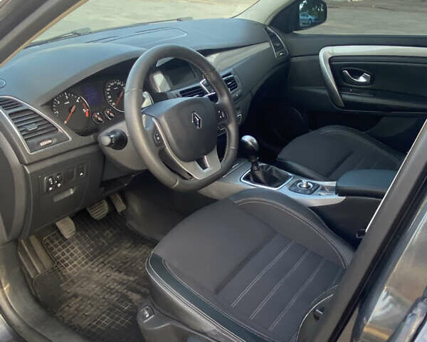 Серый Рено Лагуна, объемом двигателя 1.5 л и пробегом 275 тыс. км за 6150 $, фото 16 на Automoto.ua