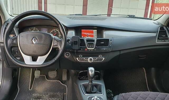 Сірий Рено Лагуна, об'ємом двигуна 1.46 л та пробігом 239 тис. км за 7800 $, фото 4 на Automoto.ua