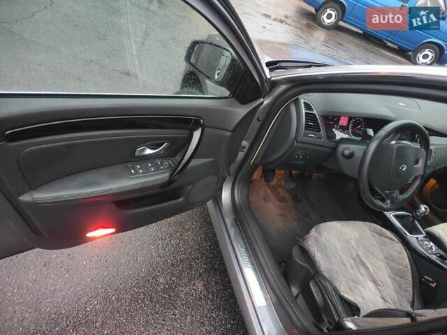 Серый Рено Лагуна, объемом двигателя 1.5 л и пробегом 220 тыс. км за 9300 $, фото 4 на Automoto.ua