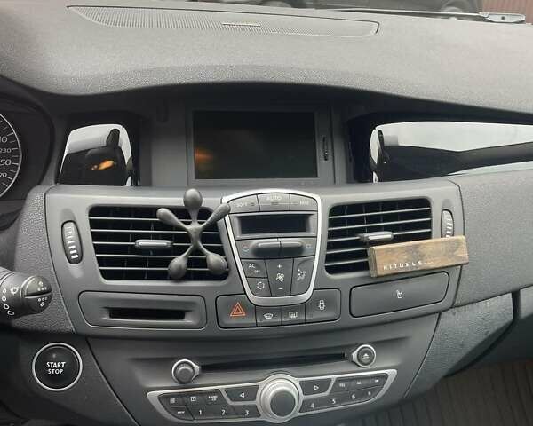 Серый Рено Лагуна, объемом двигателя 2 л и пробегом 225 тыс. км за 9500 $, фото 16 на Automoto.ua