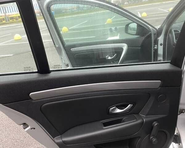 Серый Рено Лагуна, объемом двигателя 1.46 л и пробегом 334 тыс. км за 6500 $, фото 14 на Automoto.ua