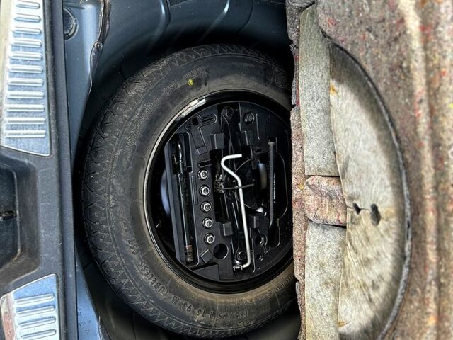 Серый Рено Лагуна, объемом двигателя 1.5 л и пробегом 260 тыс. км за 7200 $, фото 4 на Automoto.ua