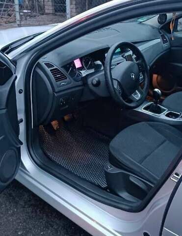 Серый Рено Лагуна, объемом двигателя 1.46 л и пробегом 288 тыс. км за 7500 $, фото 1 на Automoto.ua