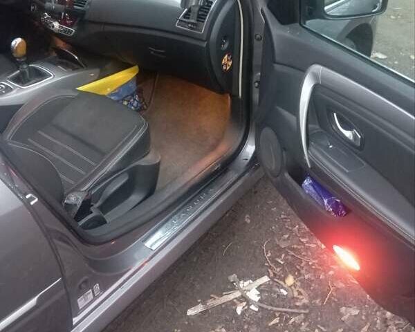 Серый Рено Лагуна, объемом двигателя 1.5 л и пробегом 272 тыс. км за 8000 $, фото 5 на Automoto.ua