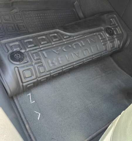 Серый Рено Лагуна, объемом двигателя 2 л и пробегом 290 тыс. км за 9500 $, фото 20 на Automoto.ua