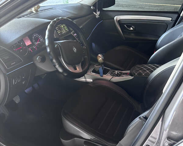 Серый Рено Лагуна, объемом двигателя 1.5 л и пробегом 217 тыс. км за 9200 $, фото 3 на Automoto.ua