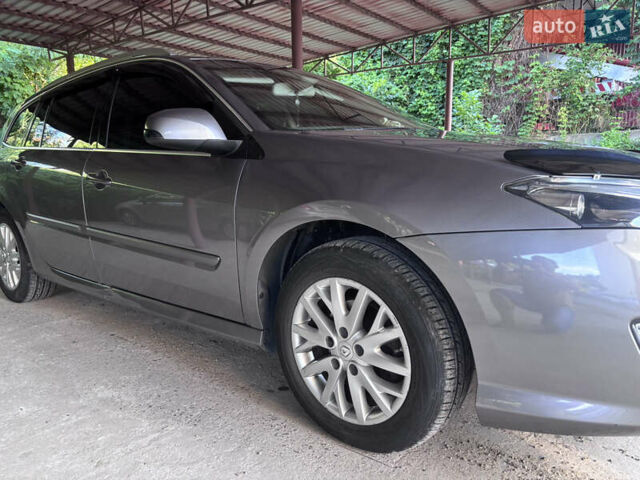 Серый Рено Лагуна, объемом двигателя 1.5 л и пробегом 217 тыс. км за 9200 $, фото 2 на Automoto.ua