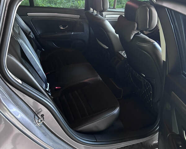 Серый Рено Лагуна, объемом двигателя 1.5 л и пробегом 217 тыс. км за 9200 $, фото 6 на Automoto.ua