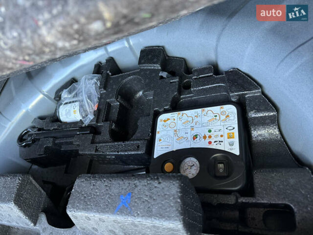 Серый Рено Лагуна, объемом двигателя 2 л и пробегом 181 тыс. км за 12500 $, фото 14 на Automoto.ua