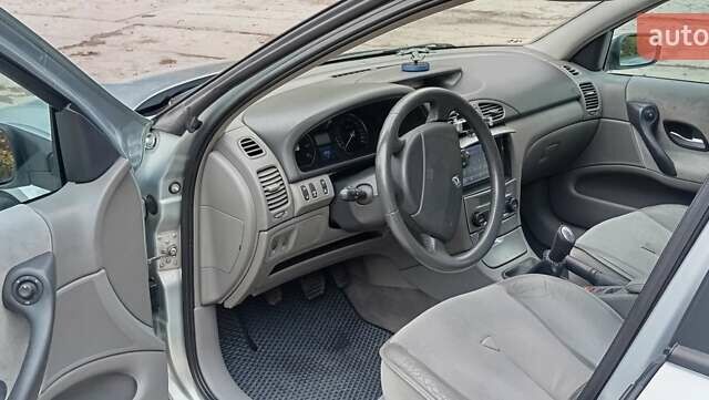 Серый Рено Лагуна, объемом двигателя 1.8 л и пробегом 139 тыс. км за 4700 $, фото 7 на Automoto.ua