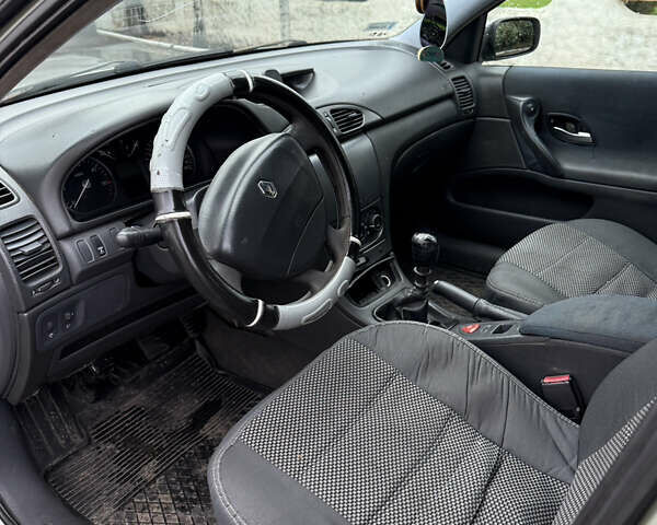 Серый Рено Лагуна, объемом двигателя 1.9 л и пробегом 300 тыс. км за 2950 $, фото 7 на Automoto.ua