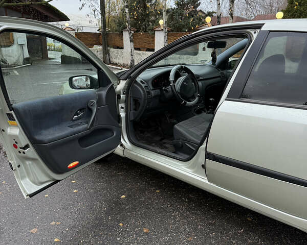 Серый Рено Лагуна, объемом двигателя 1.9 л и пробегом 300 тыс. км за 2950 $, фото 6 на Automoto.ua