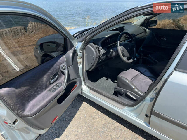Серый Рено Лагуна, объемом двигателя 1.87 л и пробегом 400 тыс. км за 3500 $, фото 4 на Automoto.ua