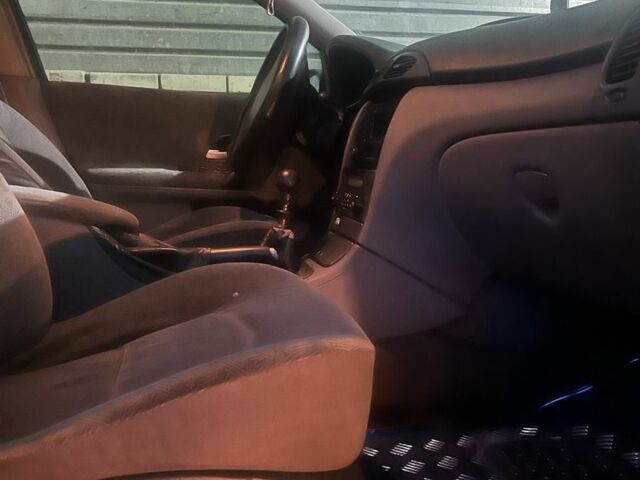 Серый Рено Лагуна, объемом двигателя 0 л и пробегом 280 тыс. км за 3000 $, фото 7 на Automoto.ua