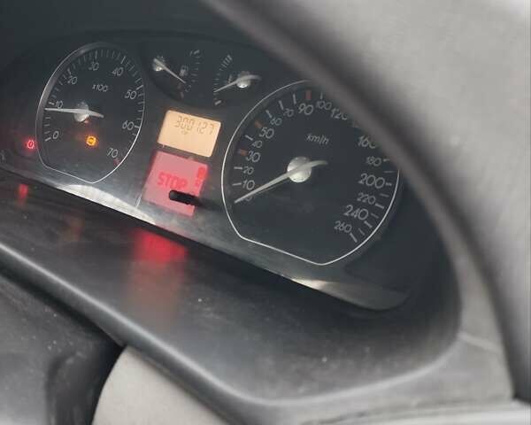 Серый Рено Лагуна, объемом двигателя 2.9 л и пробегом 300 тыс. км за 3100 $, фото 5 на Automoto.ua