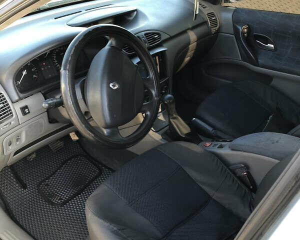 Серый Рено Лагуна, объемом двигателя 1.6 л и пробегом 290 тыс. км за 4000 $, фото 7 на Automoto.ua