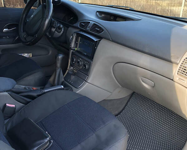 Серый Рено Лагуна, объемом двигателя 1.6 л и пробегом 290 тыс. км за 4000 $, фото 4 на Automoto.ua