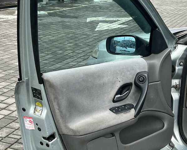 Серый Рено Лагуна, объемом двигателя 2 л и пробегом 300 тыс. км за 2600 $, фото 15 на Automoto.ua