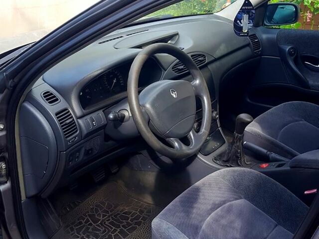 Серый Рено Лагуна, объемом двигателя 1.8 л и пробегом 300 тыс. км за 4150 $, фото 4 на Automoto.ua