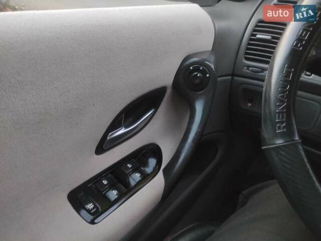 Серый Рено Лагуна, объемом двигателя 1.78 л и пробегом 218 тыс. км за 2999 $, фото 32 на Automoto.ua