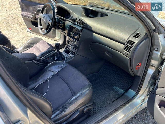 Серый Рено Лагуна, объемом двигателя 1.87 л и пробегом 400 тыс. км за 3500 $, фото 9 на Automoto.ua