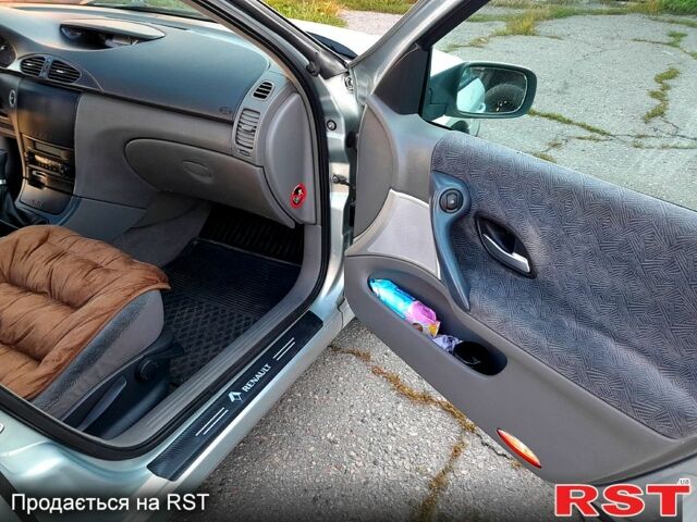 Сірий Рено Лагуна, об'ємом двигуна 1.8 л та пробігом 282 тис. км за 3300 $, фото 5 на Automoto.ua