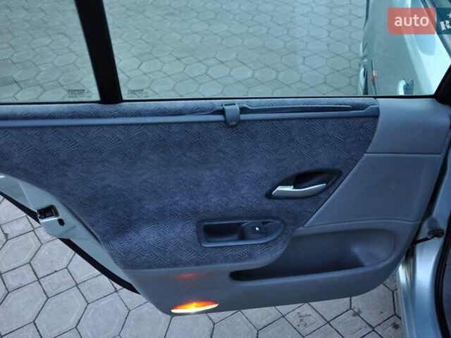 Серый Рено Лагуна, объемом двигателя 1.8 л и пробегом 220 тыс. км за 3300 $, фото 18 на Automoto.ua