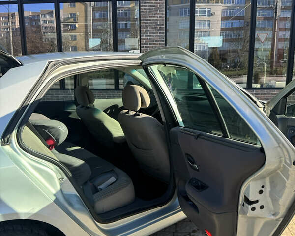 Серый Рено Лагуна, объемом двигателя 1.9 л и пробегом 282 тыс. км за 3800 $, фото 6 на Automoto.ua