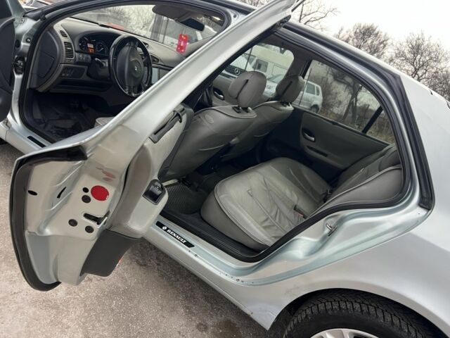 Серый Рено Лагуна, объемом двигателя 2 л и пробегом 190 тыс. км за 2999 $, фото 9 на Automoto.ua