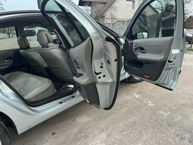 Серый Рено Лагуна, объемом двигателя 2 л и пробегом 190 тыс. км за 2999 $, фото 13 на Automoto.ua