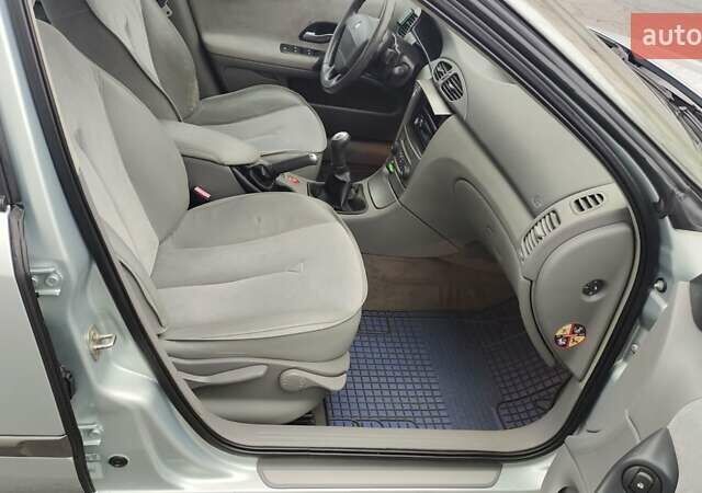 Сірий Рено Лагуна, об'ємом двигуна 1.8 л та пробігом 176 тис. км за 4850 $, фото 16 на Automoto.ua