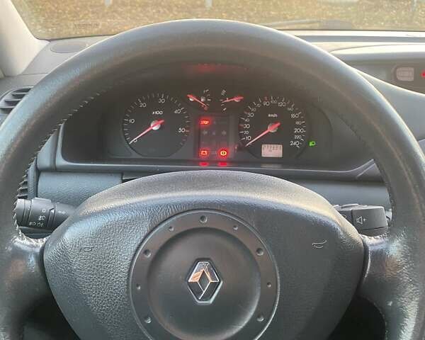 Серый Рено Лагуна, объемом двигателя 1.9 л и пробегом 274 тыс. км за 4300 $, фото 4 на Automoto.ua