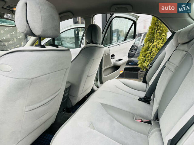 Серый Рено Лагуна, объемом двигателя 1.8 л и пробегом 176 тыс. км за 5200 $, фото 16 на Automoto.ua