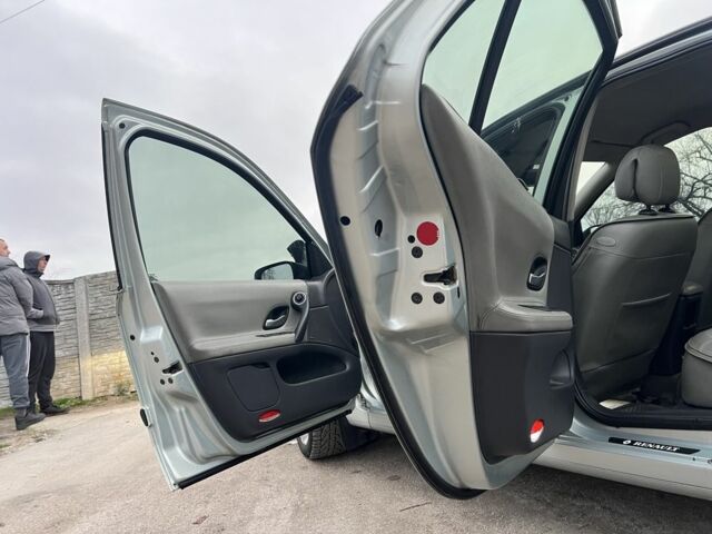 Серый Рено Лагуна, объемом двигателя 2 л и пробегом 190 тыс. км за 2999 $, фото 11 на Automoto.ua