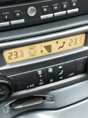 Серый Рено Лагуна, объемом двигателя 2.2 л и пробегом 375 тыс. км за 2500 $, фото 6 на Automoto.ua