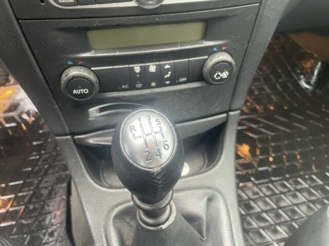 Серый Рено Лагуна, объемом двигателя 1.9 л и пробегом 412 тыс. км за 3500 $, фото 3 на Automoto.ua