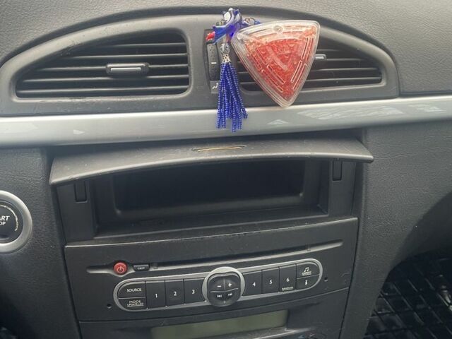 Серый Рено Лагуна, объемом двигателя 1.9 л и пробегом 412 тыс. км за 3500 $, фото 5 на Automoto.ua