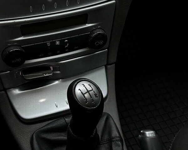 Серый Рено Лагуна, объемом двигателя 2 л и пробегом 309 тыс. км за 4800 $, фото 7 на Automoto.ua