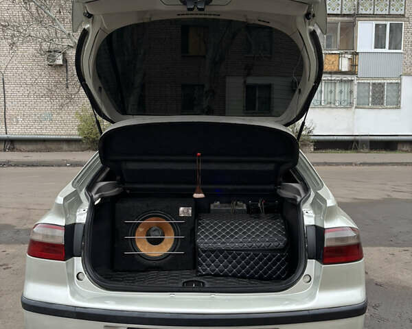 Серый Рено Лагуна, объемом двигателя 2 л и пробегом 309 тыс. км за 4800 $, фото 10 на Automoto.ua