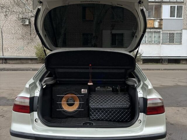 Серый Рено Лагуна, объемом двигателя 2 л и пробегом 309 тыс. км за 4800 $, фото 7 на Automoto.ua