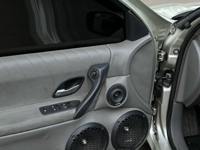 Серый Рено Лагуна, объемом двигателя 2 л и пробегом 309 тыс. км за 4800 $, фото 6 на Automoto.ua