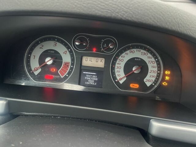 Серый Рено Лагуна, объемом двигателя 1.9 л и пробегом 412 тыс. км за 3500 $, фото 4 на Automoto.ua