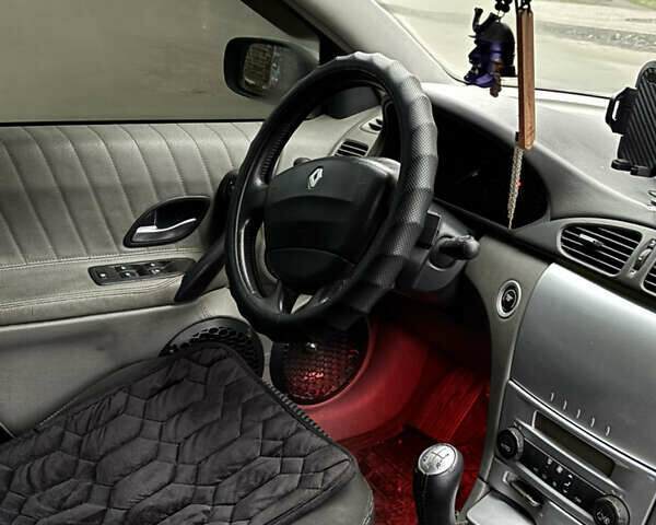 Серый Рено Лагуна, объемом двигателя 2 л и пробегом 309 тыс. км за 4800 $, фото 6 на Automoto.ua