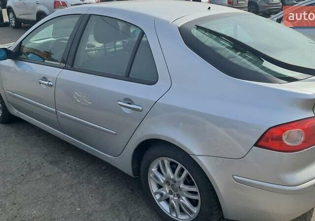 Сірий Рено Лагуна, об'ємом двигуна 2 л та пробігом 120 тис. км за 4999 $, фото 2 на Automoto.ua